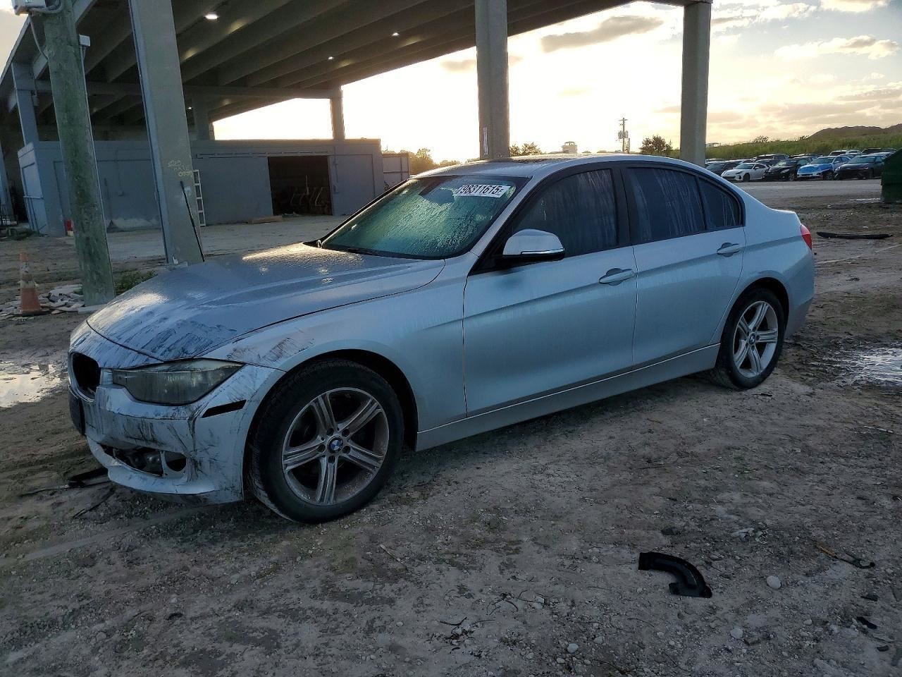 320I      2015 Glove Box 4982380