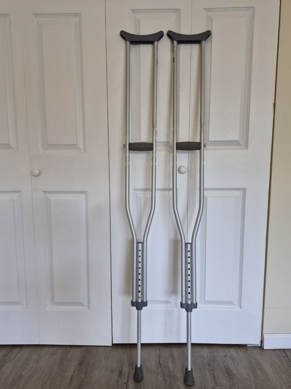 Aluminum Crutches, Adult, height  58 inches, Weight capacity 300 Lbs