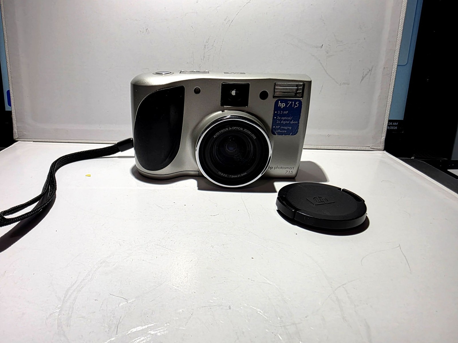 HP Photosmart 715 Digital Camera 3.3MP Optical Zoom with Case Used