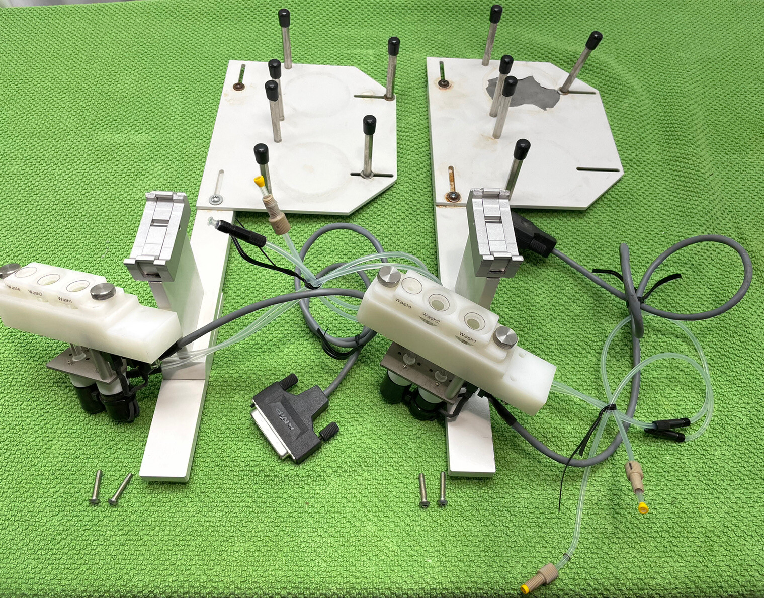 Lot of 2 CTC Analytics Wash Stations MM 01-01F and supports with CTC cable/mount