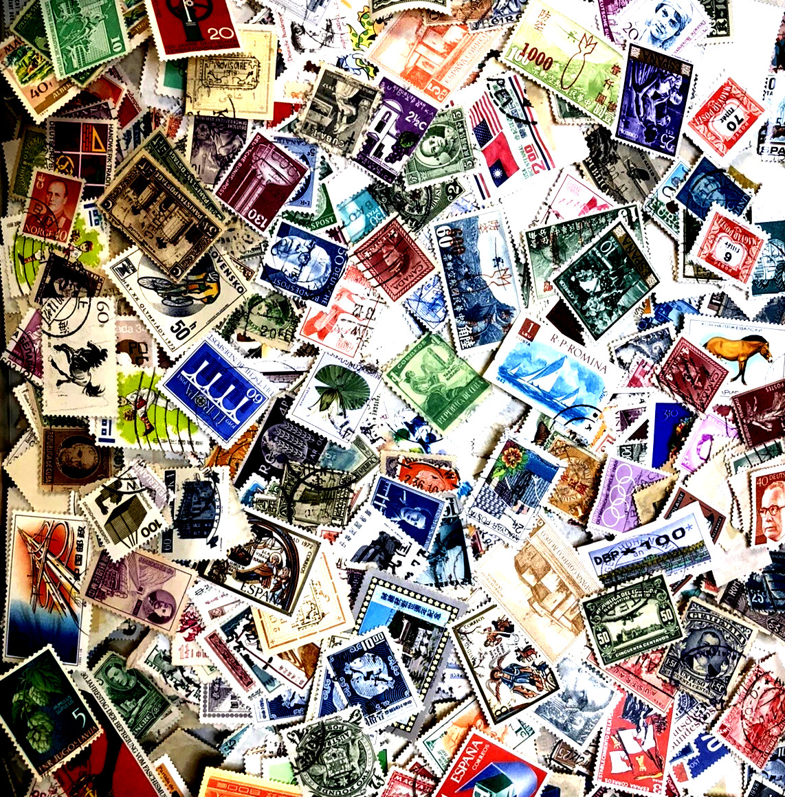 400 WorldWide Foreign stamps  - all different from a huge box lot collection...!
