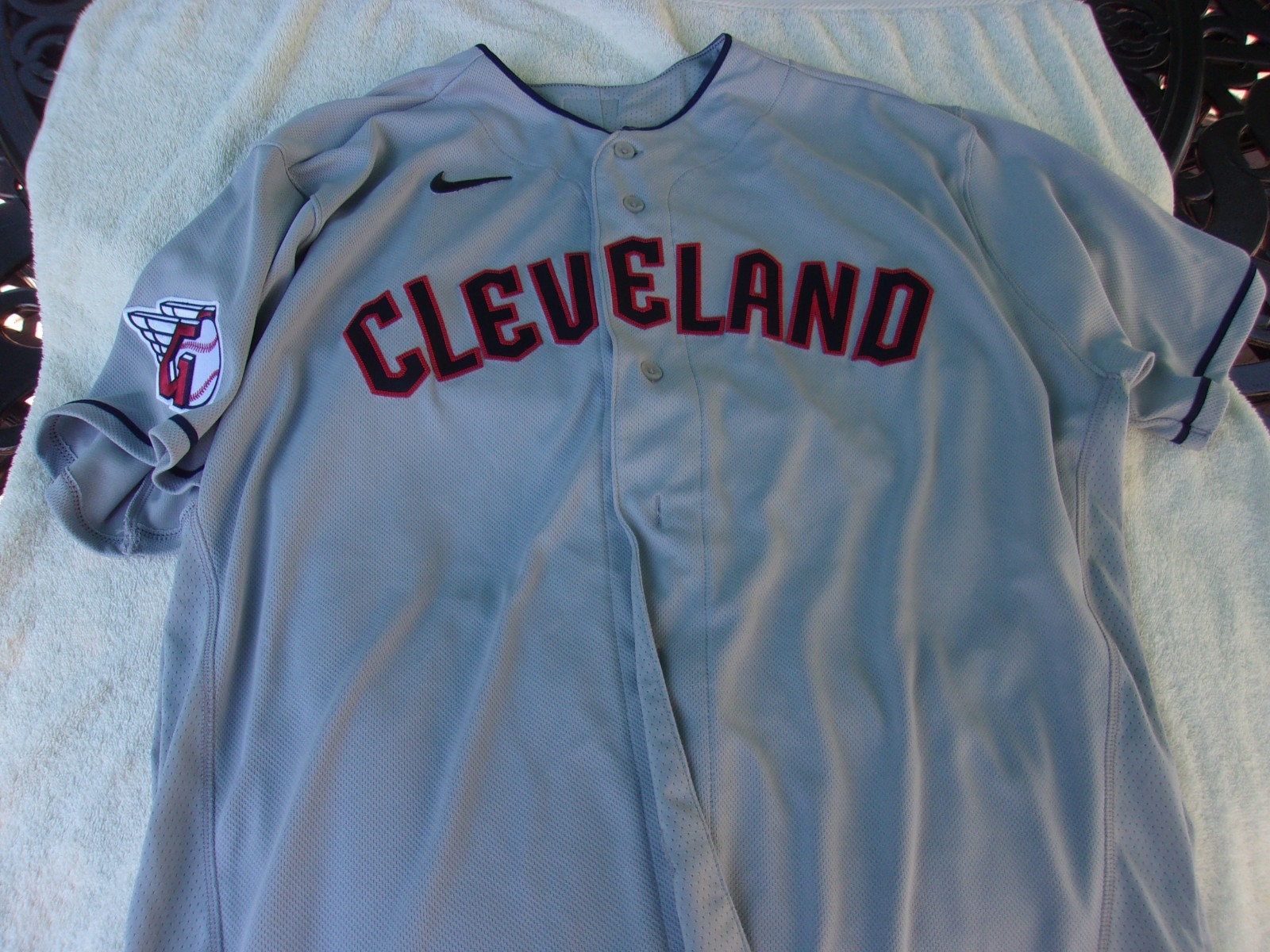 NWOT Nike jersey, Cleveland Guardians, MLB logo, no name, men's 40, patch