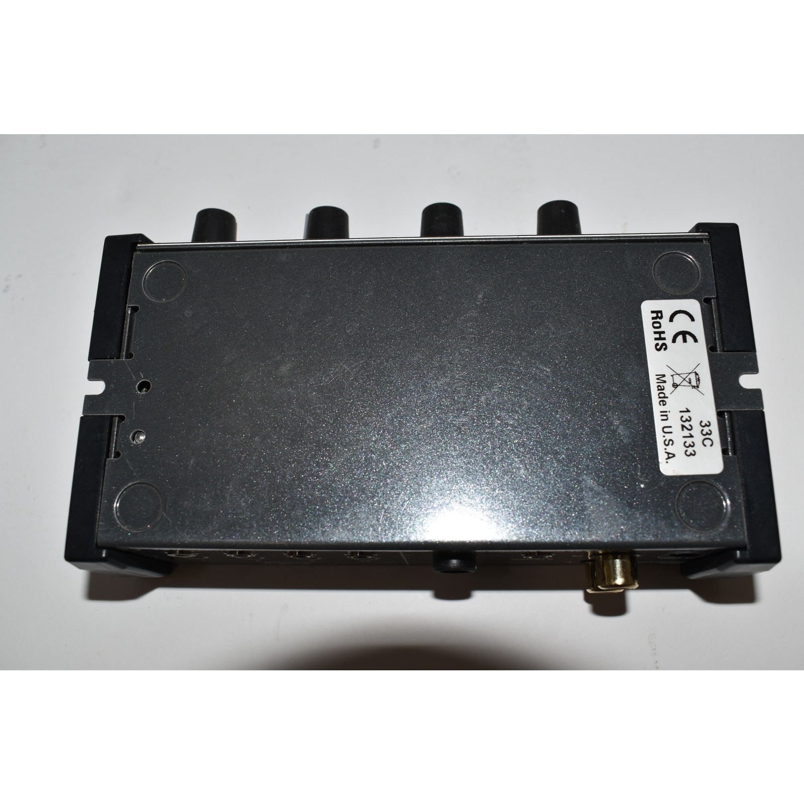 RDL EZ-HDA4B Stereo Headphone Distribution Amplifier Rear-Panel Outputs
