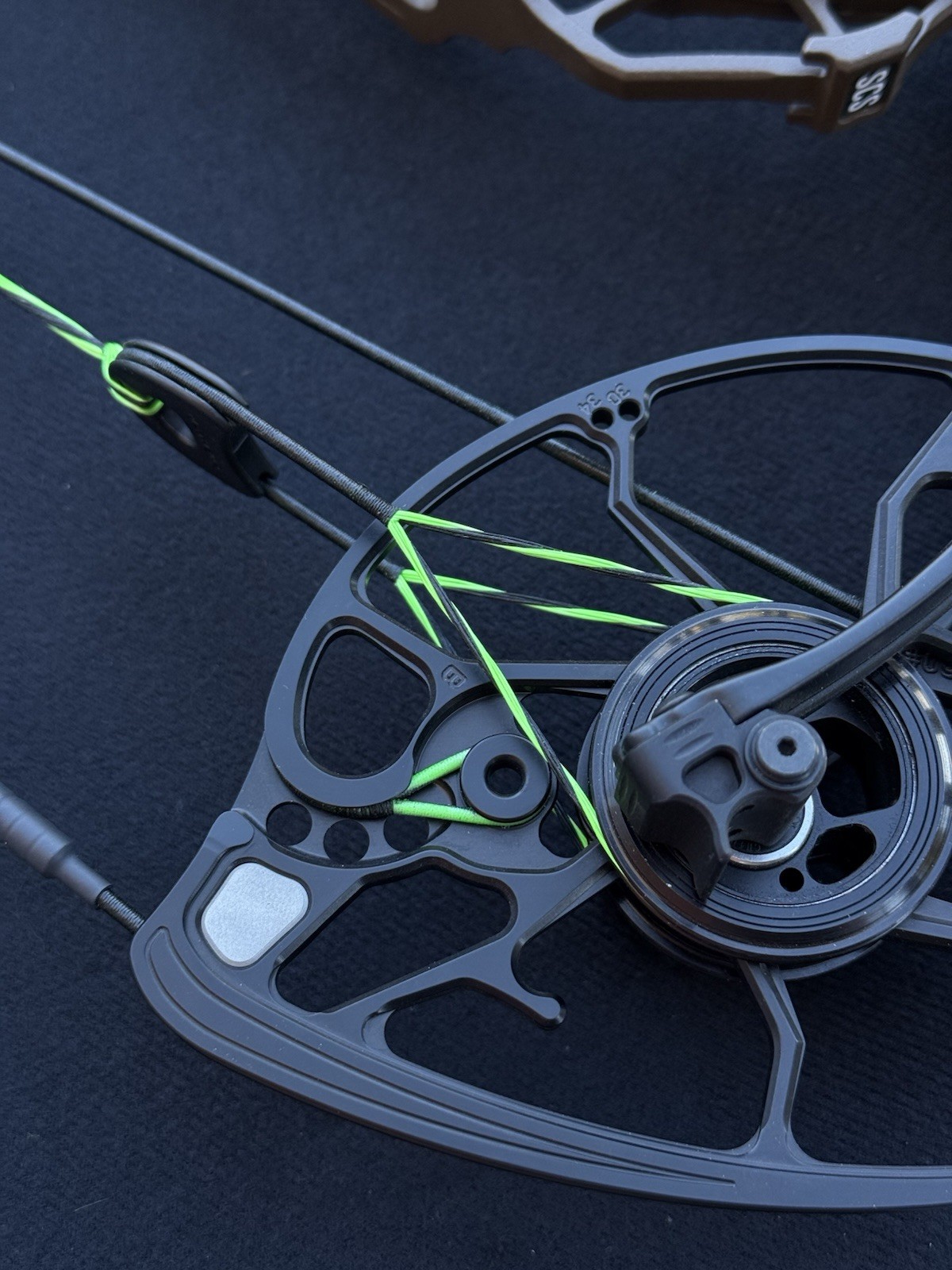 NEW 4x4 Mathews ARC 34 Bow Strings String COMPLETE SET Flo Green and Black