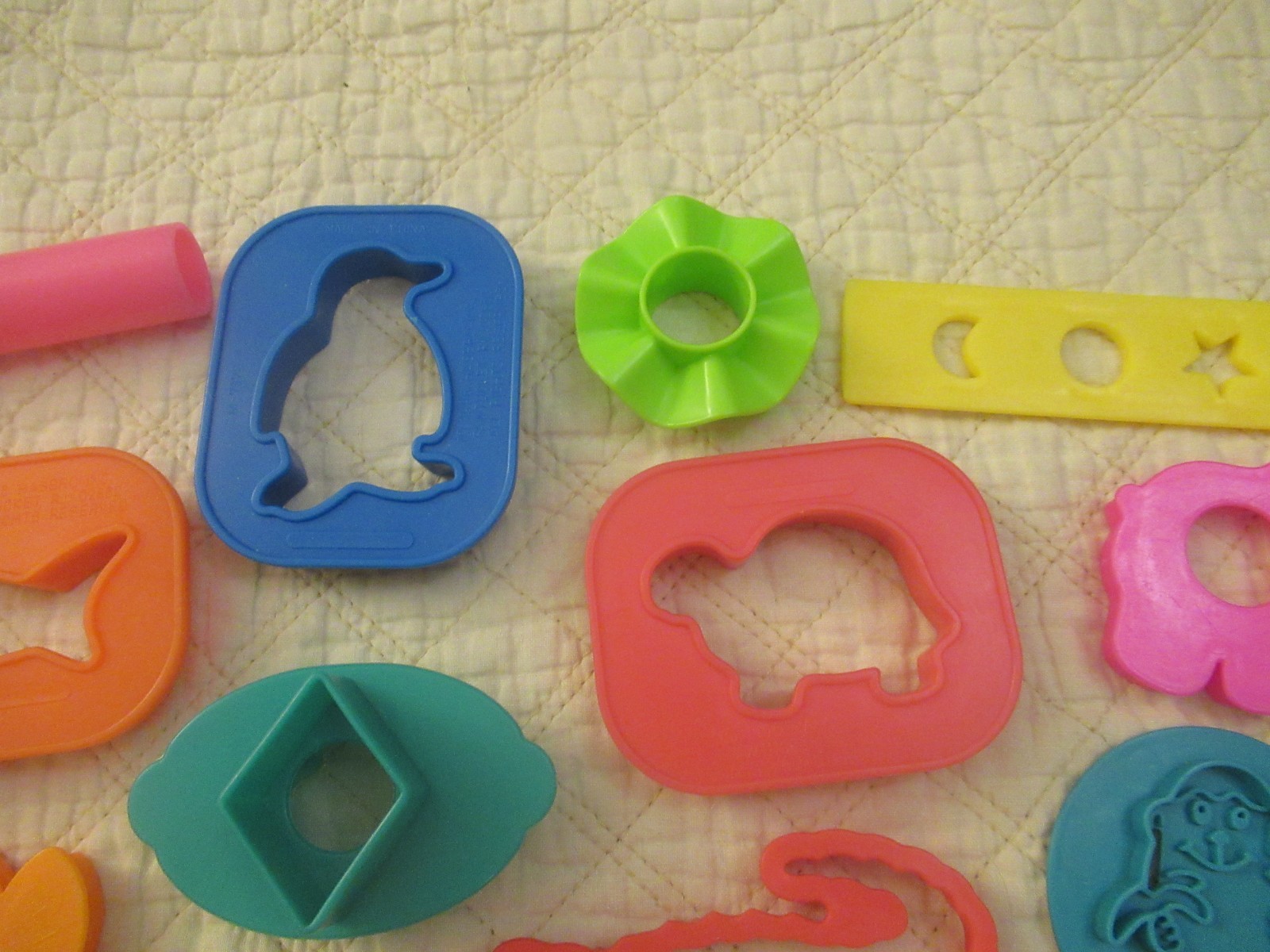 Play-Doh Stamper, Mold & Cutter Accessories Set (24 Pieces)