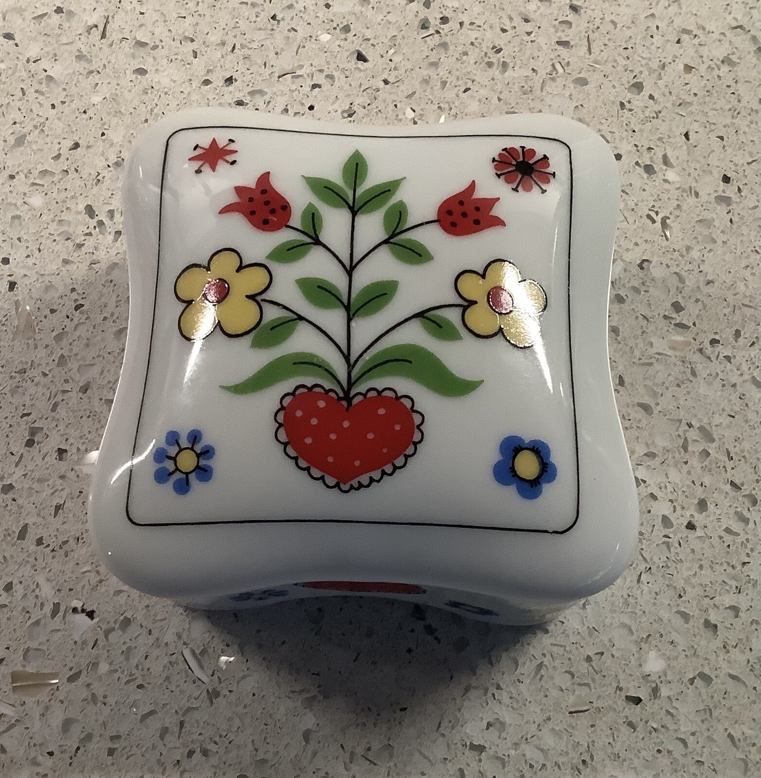 Vintage TAKAHASHI Porcelain “Hearts & Flowers” Trinket Bo’s 1980
