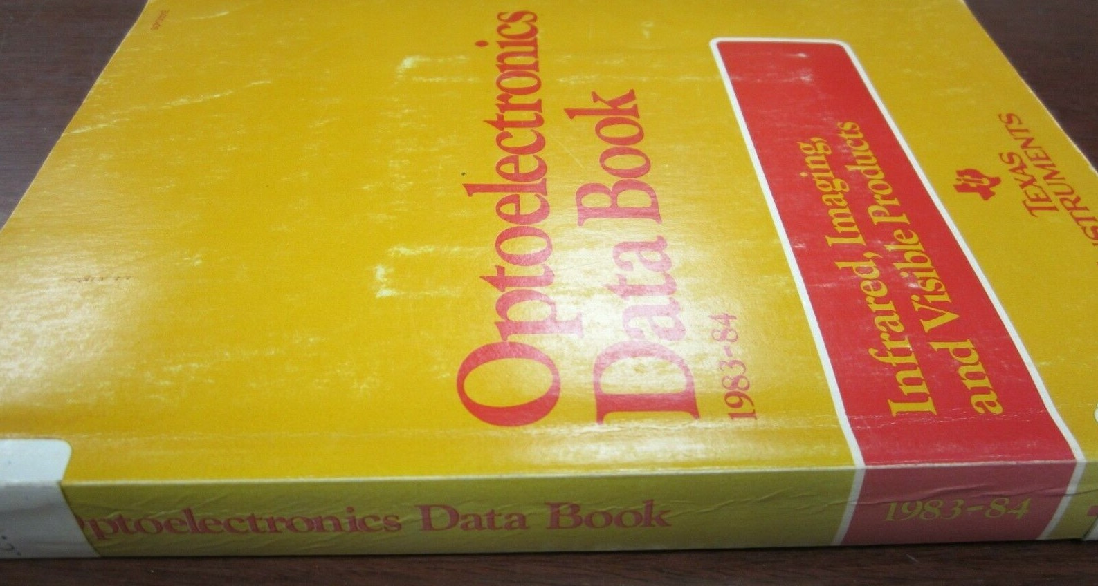 Texas Instruments Optoelectronics Data Book 1983-84