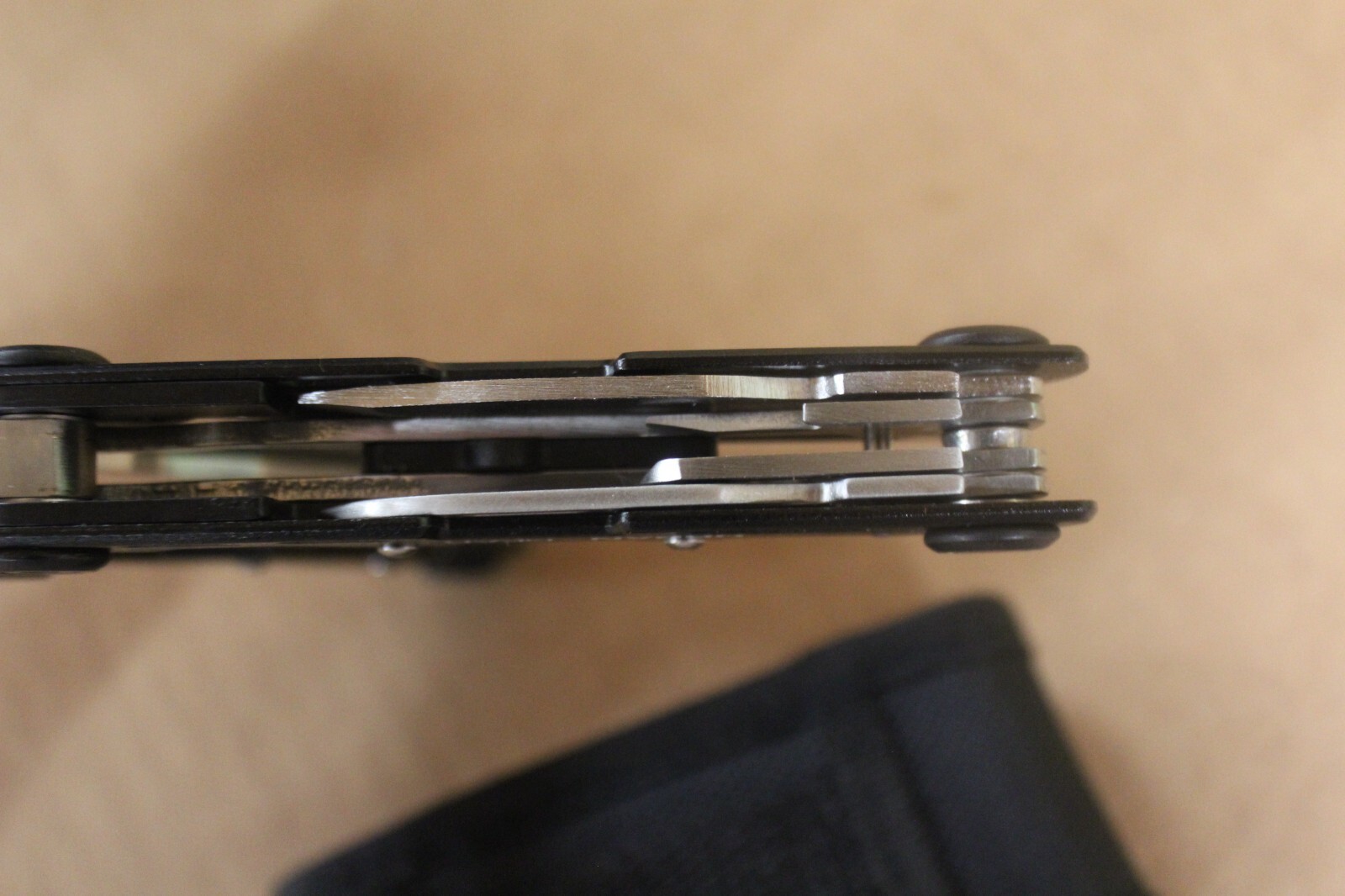 Urban Gear Multitool W/ nylon Case #BINC359