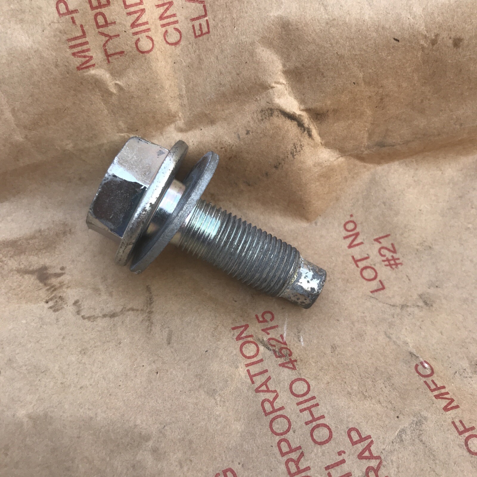 OEM GOOD USED 19HP BRIGGS 33R877-0004-G1 FLYWHEEL BOLT W/ WASHER 698139