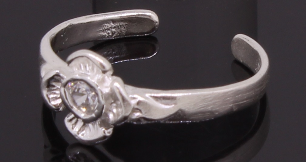 Sterling Silver Flower Toe Ring Adjustable With Cubic Zirconia Stone
