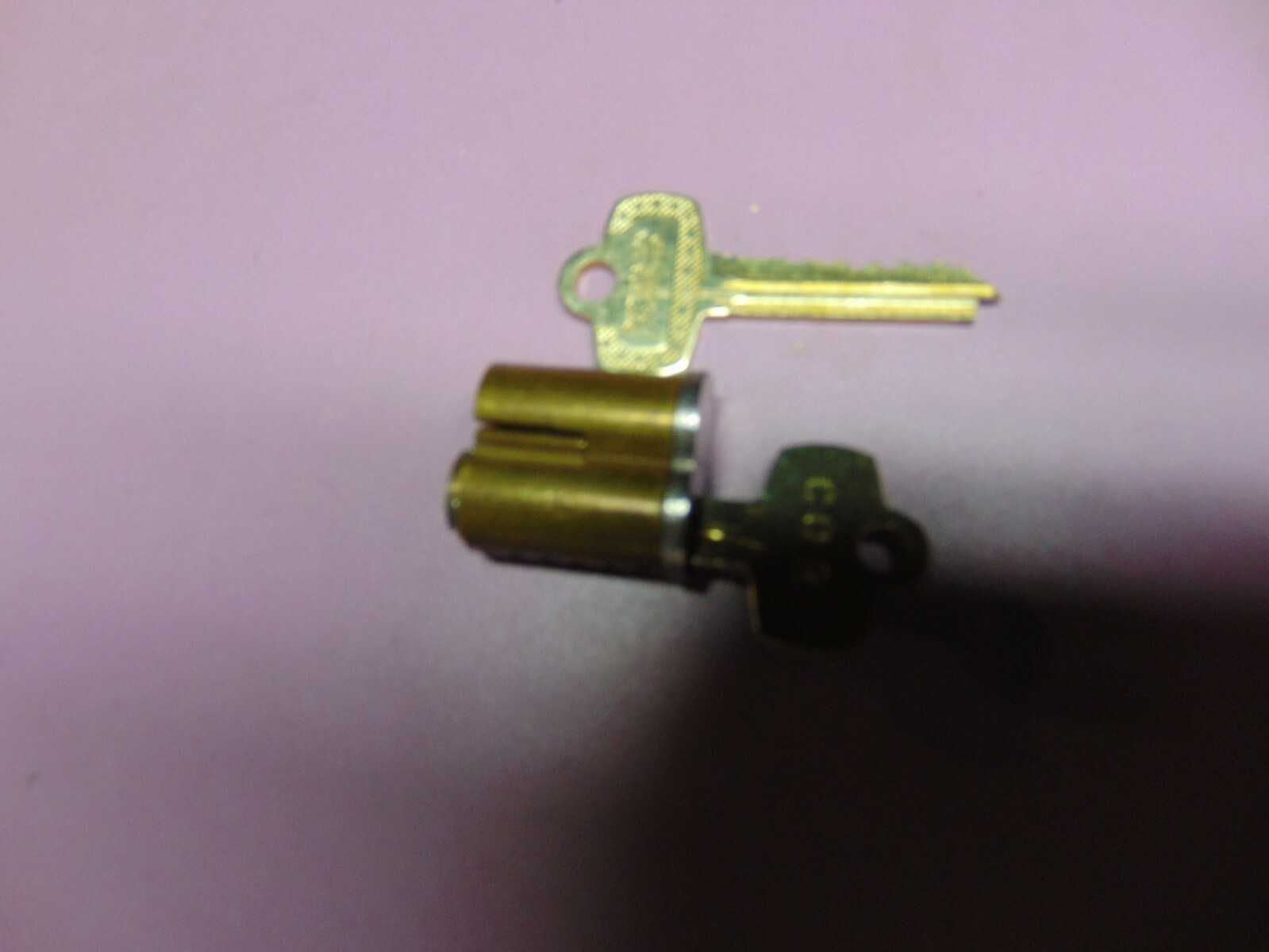 1 - BEST LOOK ALIKE  L BLANK CORES  UNPIN  6 PIN  1 KEYS AND 1 CORE    LOCKSMITH
