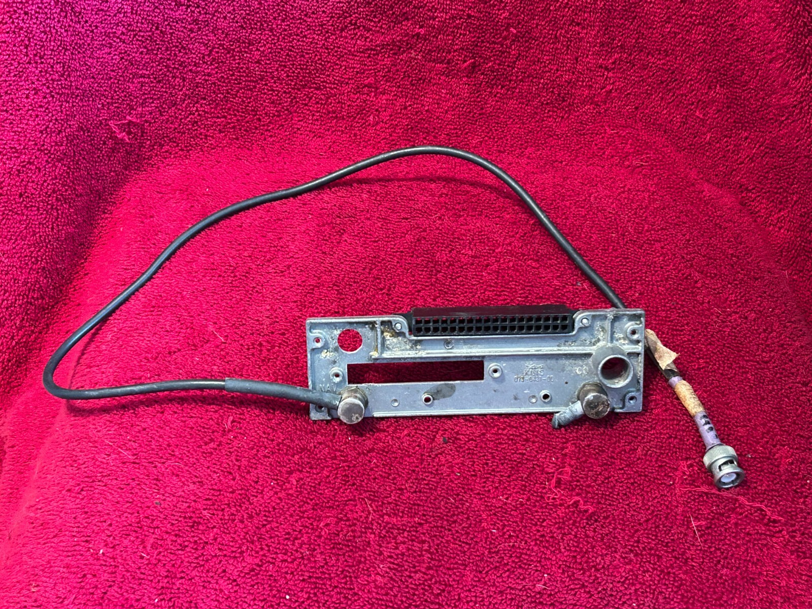 MOUNTING BACKPLATE AND CONNECTOR FOR KING KX 155A NAV/COMM P/N 073-0431-00