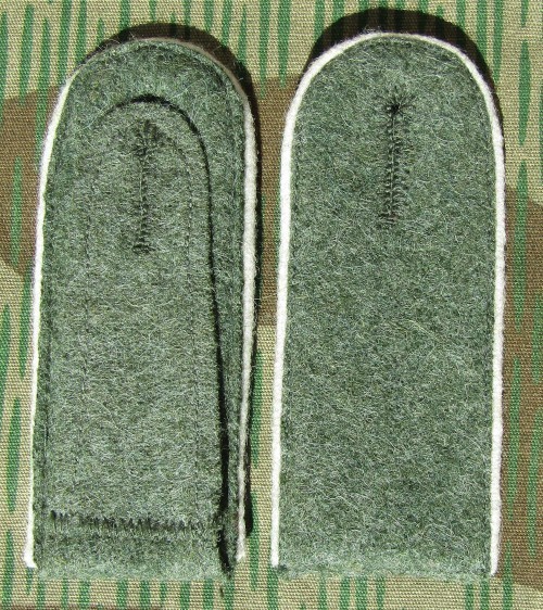 German WW2 Army M43 enlisted ranks shoulder boards.White piping