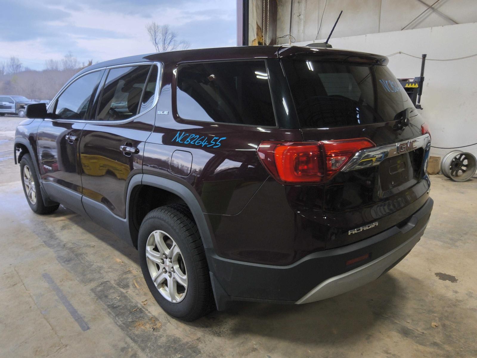 Used Battery Tray fits: 2017 Gmc Acadia  Grade A