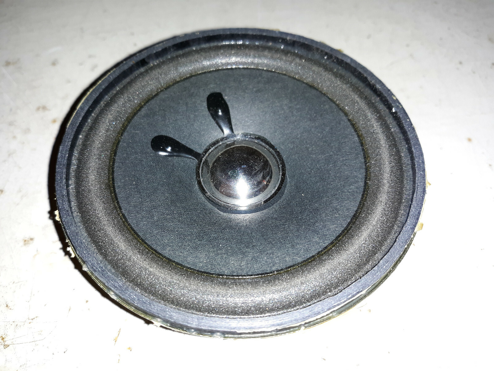 20KK13  SPEAKER, 4 OHM 10 WATT, 4" DIAMETER, 1-3/4" DEEP, 7.4 OZ NET WT, VGC