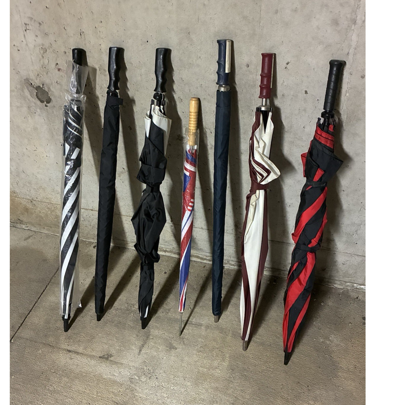 Men's Lot of 7 Multicolor Standard/Classic Umbrellas, Assorted Colors