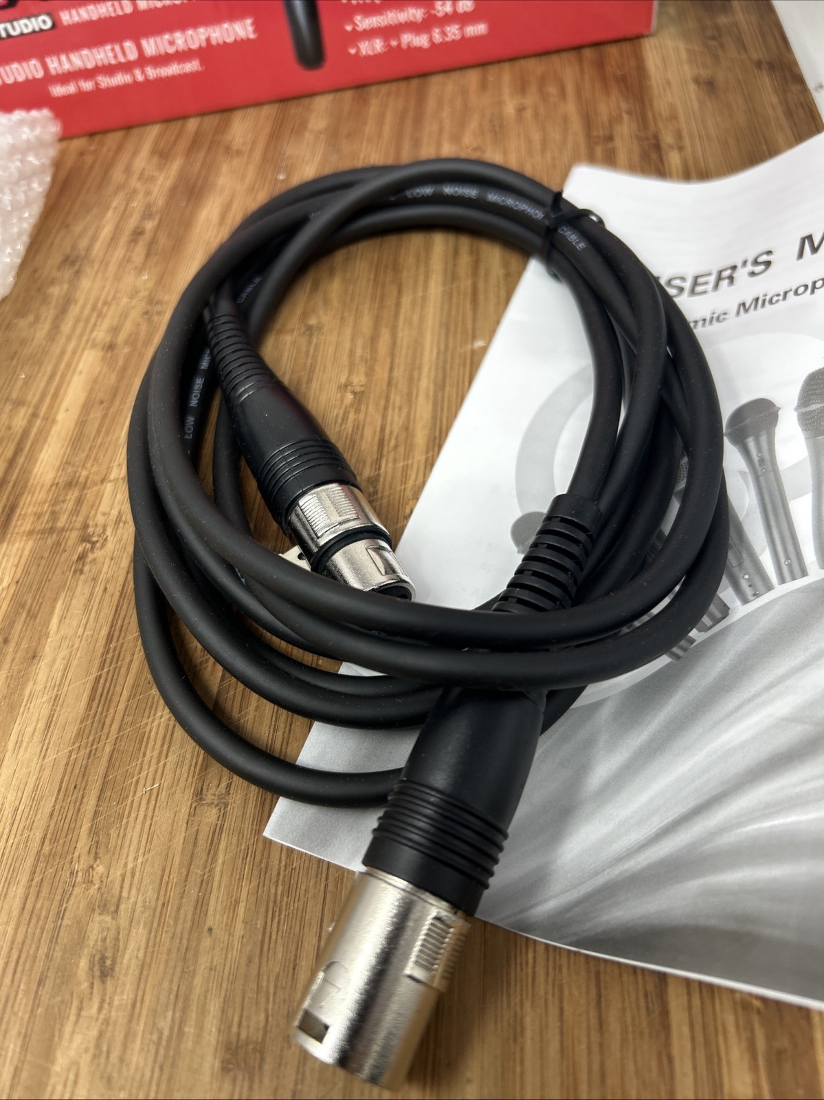 Dynamic Microphone Vocal Studio Handheld & Cable 60Hz to 15kHz XPIX