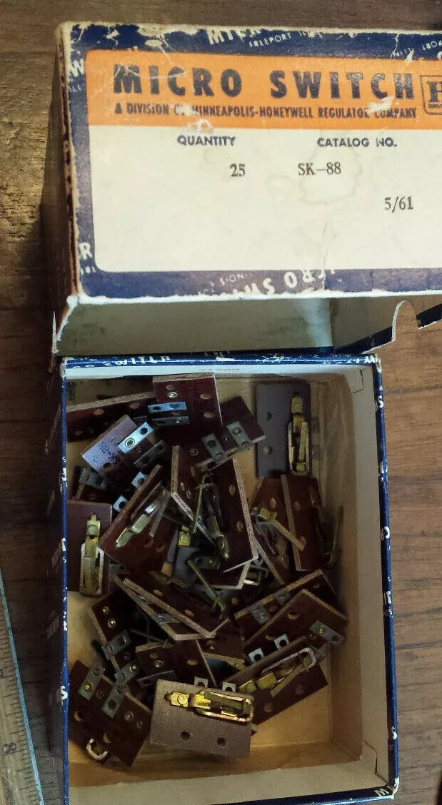 Vintage box of 25 Sk-88 5/61 Micro Switches - Micro Switch Minneapolis Honeywell