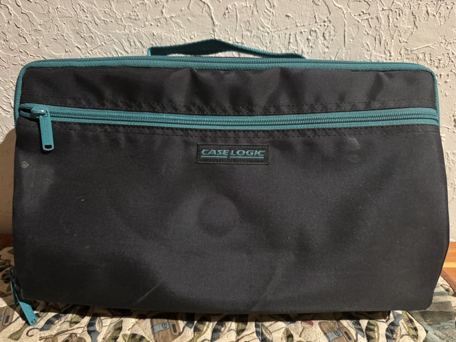 Vintage Case Logic 30 Cassette Tape Black & Teal Carrying Case Bag Holder