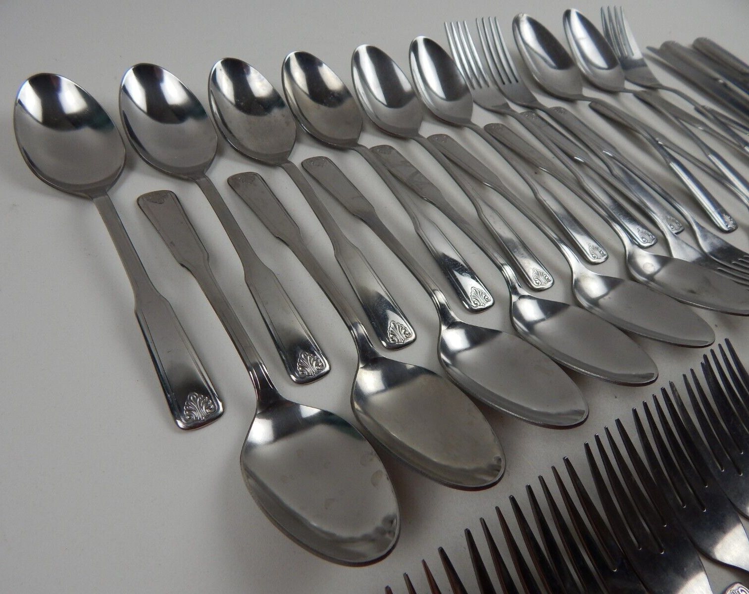 Oneida SHELTON Custom Stainless Flatware Spoons Forks Knives 54pc