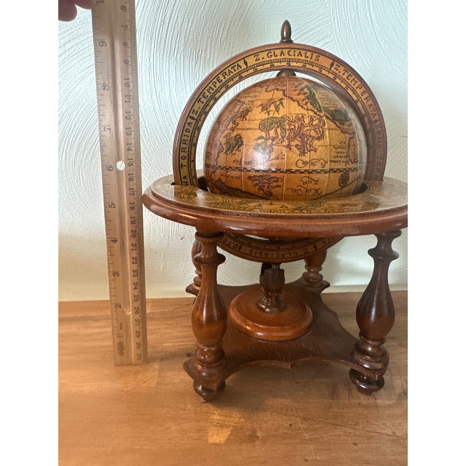 Vintage Old World desk Globe/ zodiac