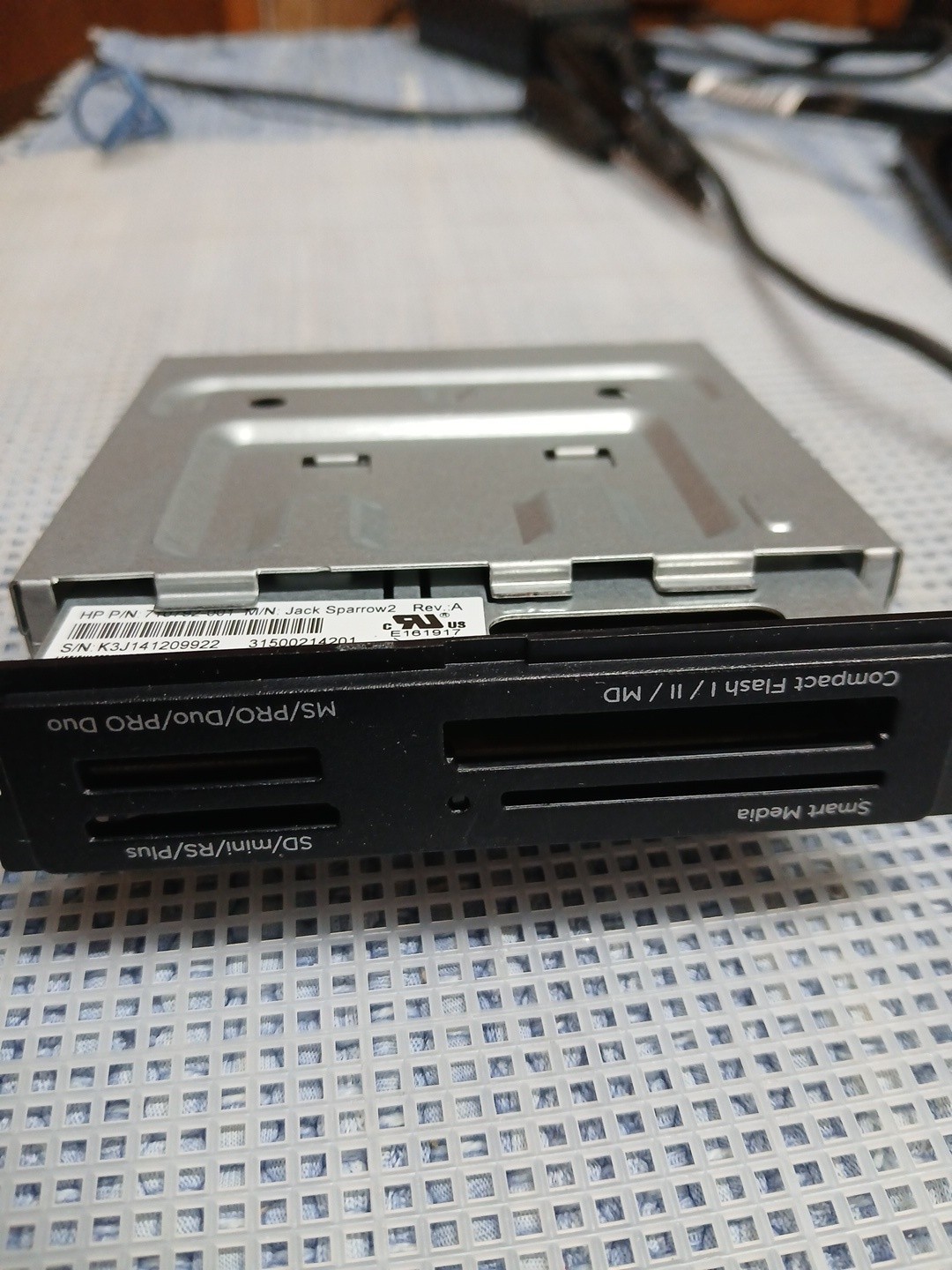 HP 15 IN 1 Media Memory Card Reader with cable 504857-001