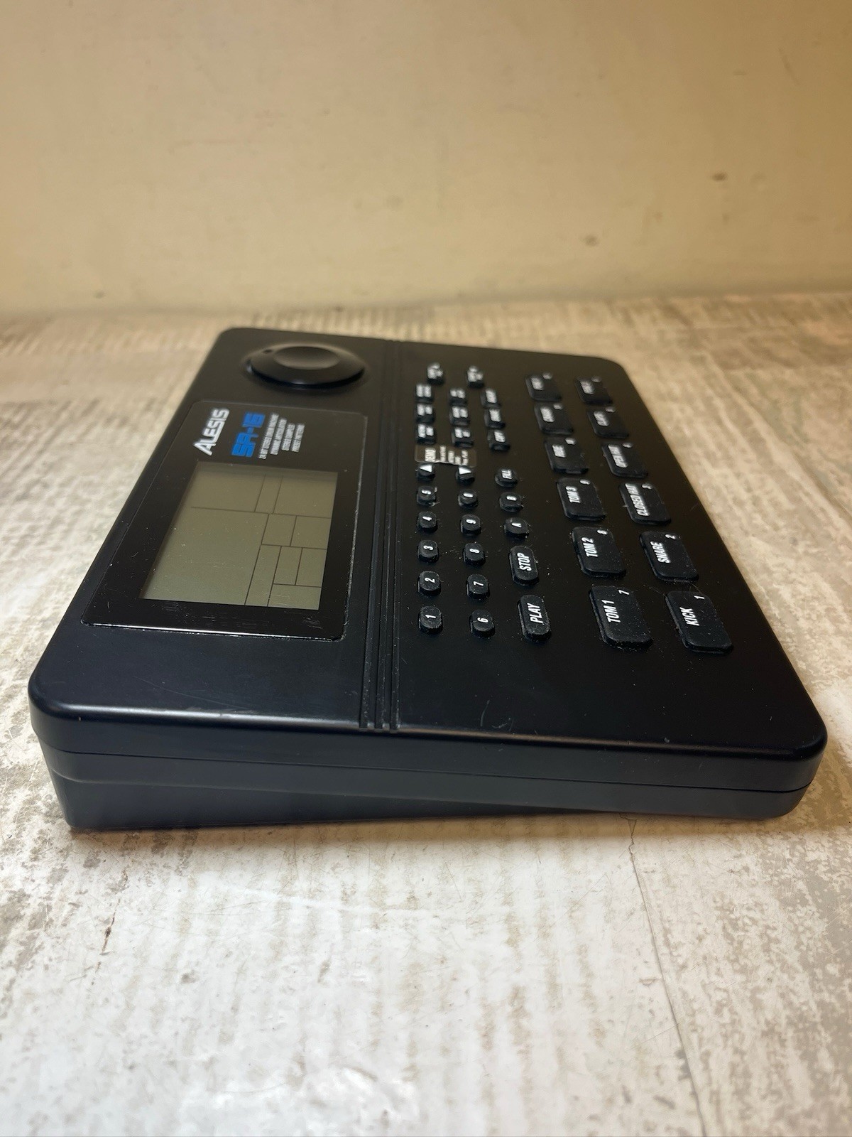 Alesis SR-16 Digital Drum Machine 24 Bit Fully tested - works! no AC adapter