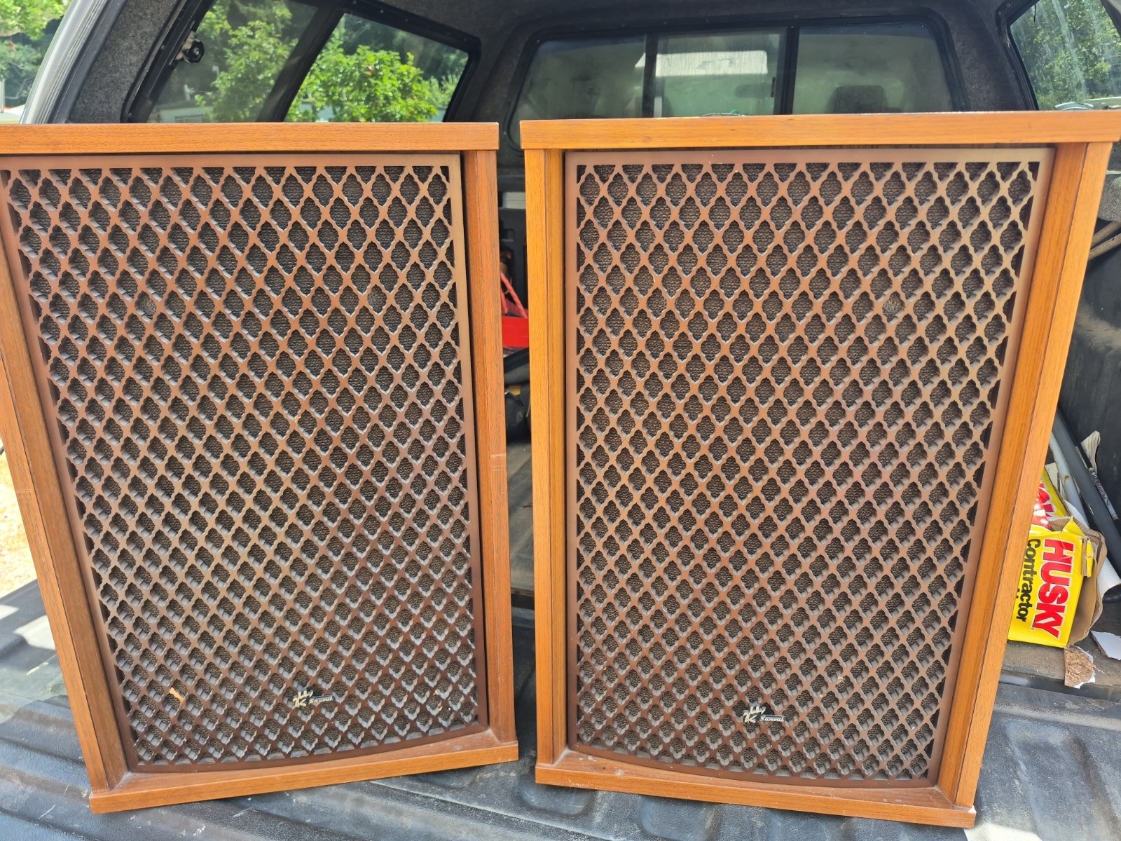 READ! 2 Vintage Sansui SP-1700 Speakers 3way 5speakers with built in cross over.