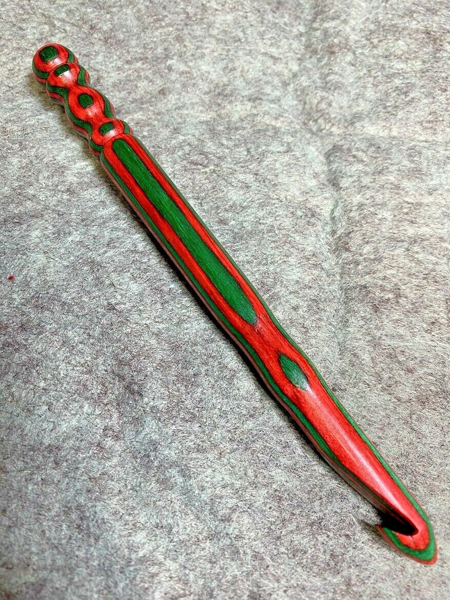 Hand carved Christmas Holly WOOD  YARN  CROCHET HOOK  Size N