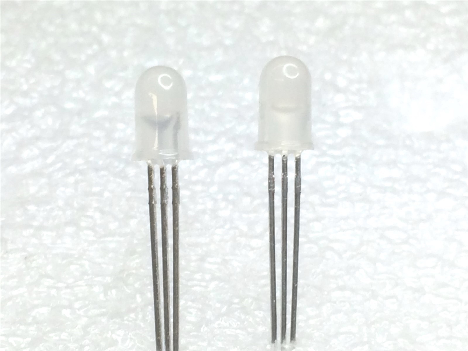 HLMP-4000 AGILENT LED GRN/RED DIFF 5MM ROUND T/H 40 PIECES