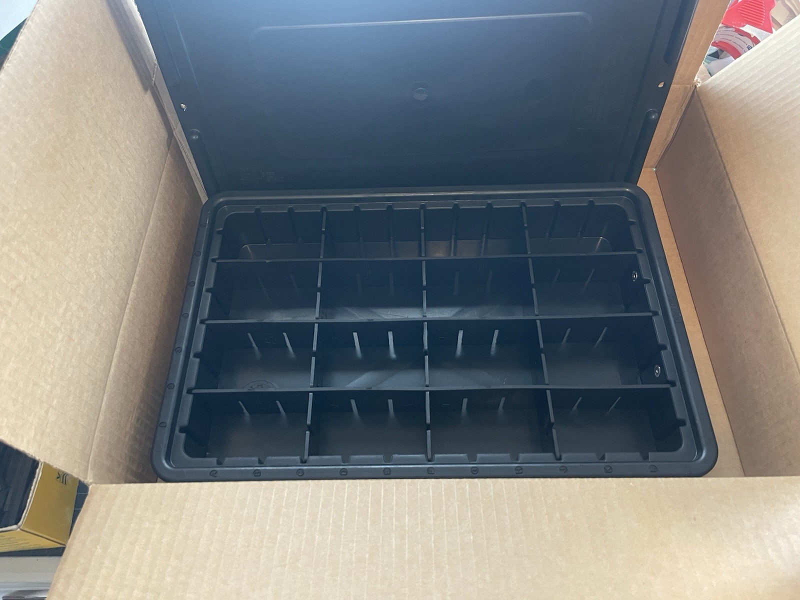 Lewis ESD Divider Bin, Box DC2025 - w/Lid, Dividers - Uline S-24187