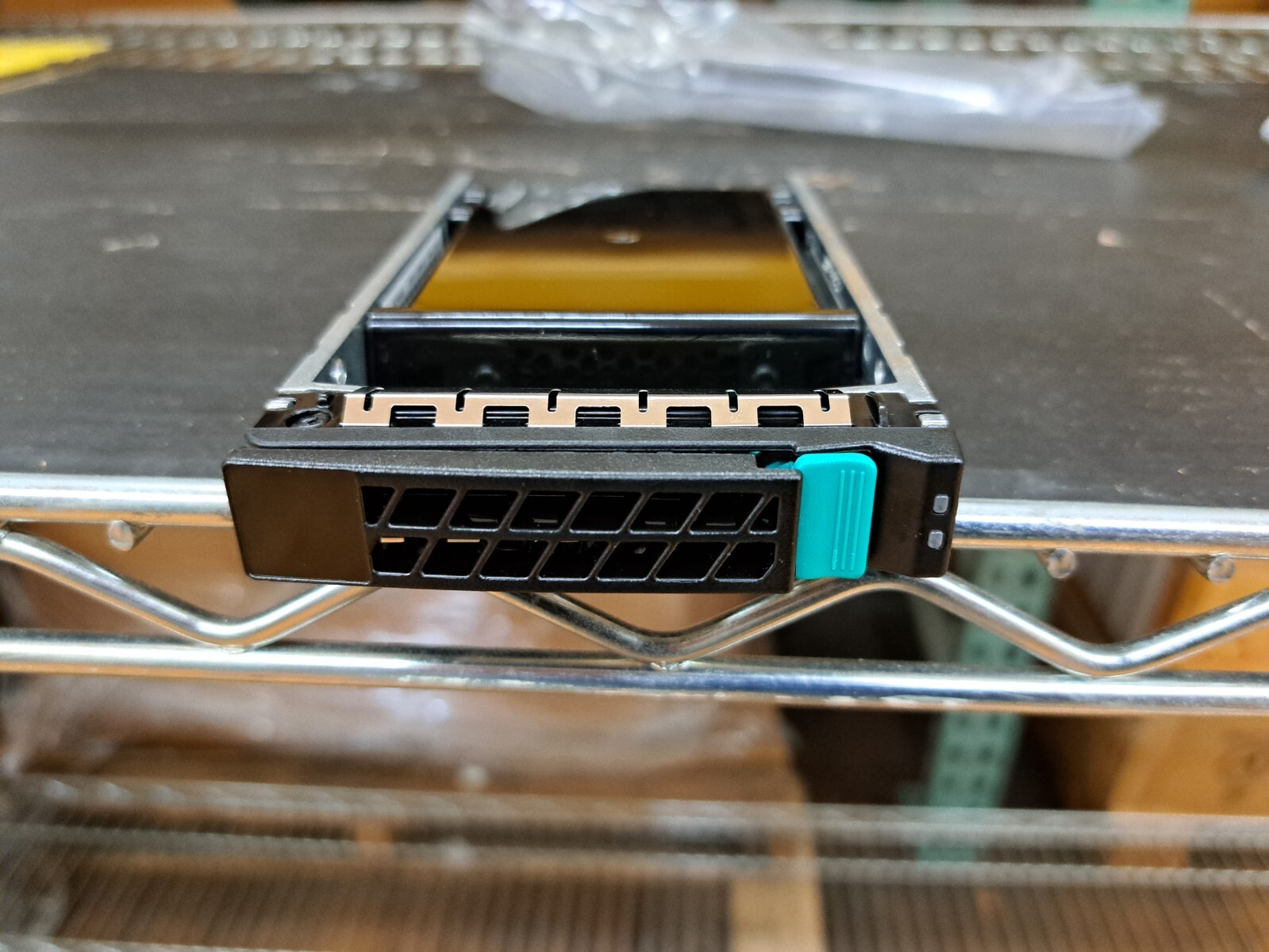 New, Intel, FXX25HSCAR, 2.5" DRIVE CARRIER HOT SWAP
