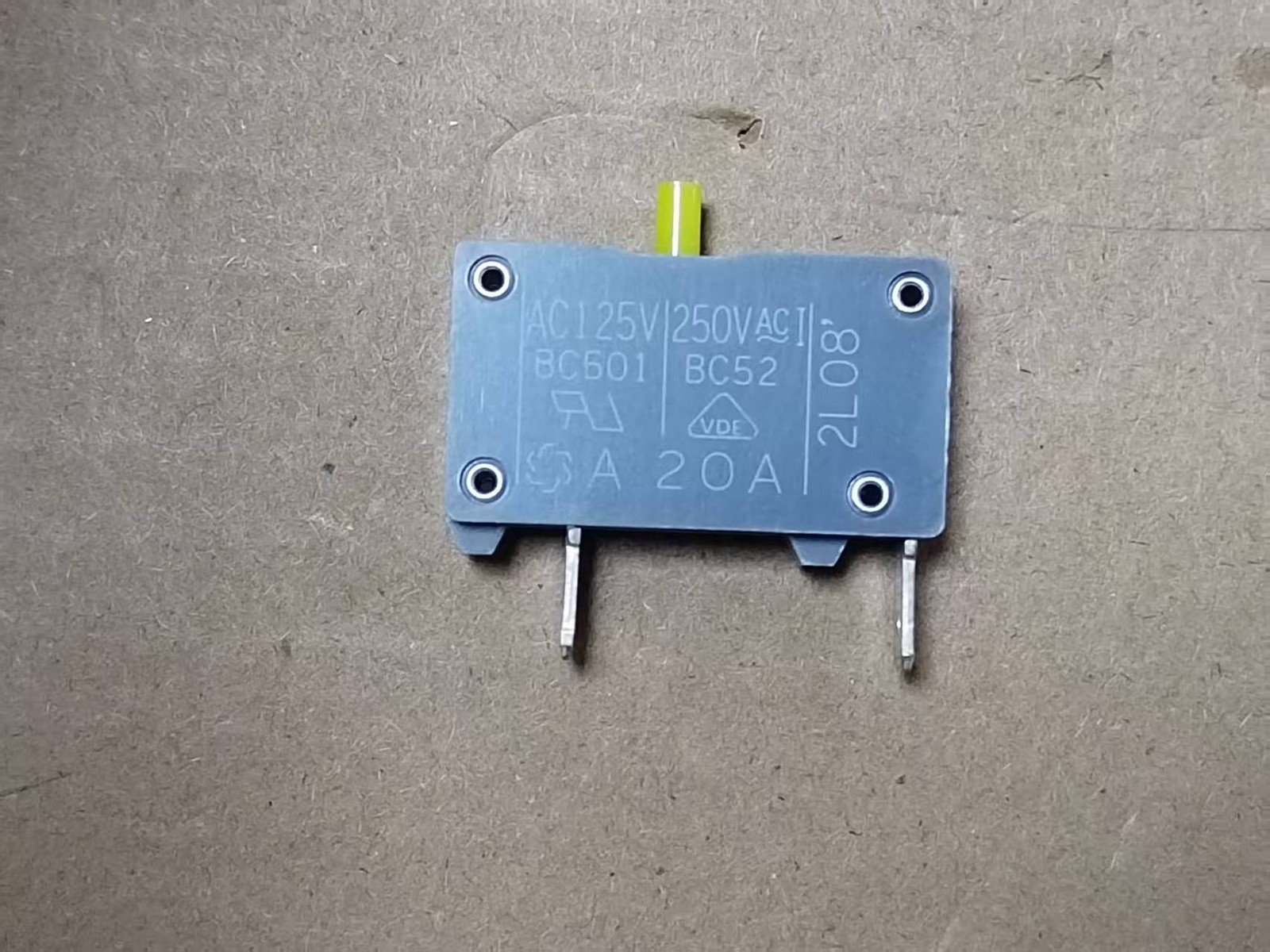 1PCS NEW BC501 AC125V 20A pull back switch Overload leakage switch pin 2