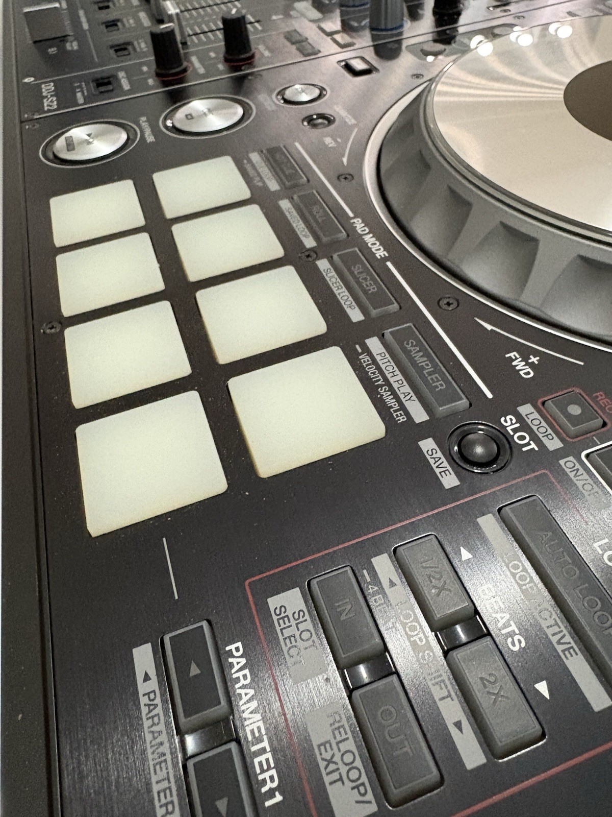 Pioneer DJ DDJ-SZ2 Pro DJ Controller w/ Odyssey Flight Case Bundle-Excellent