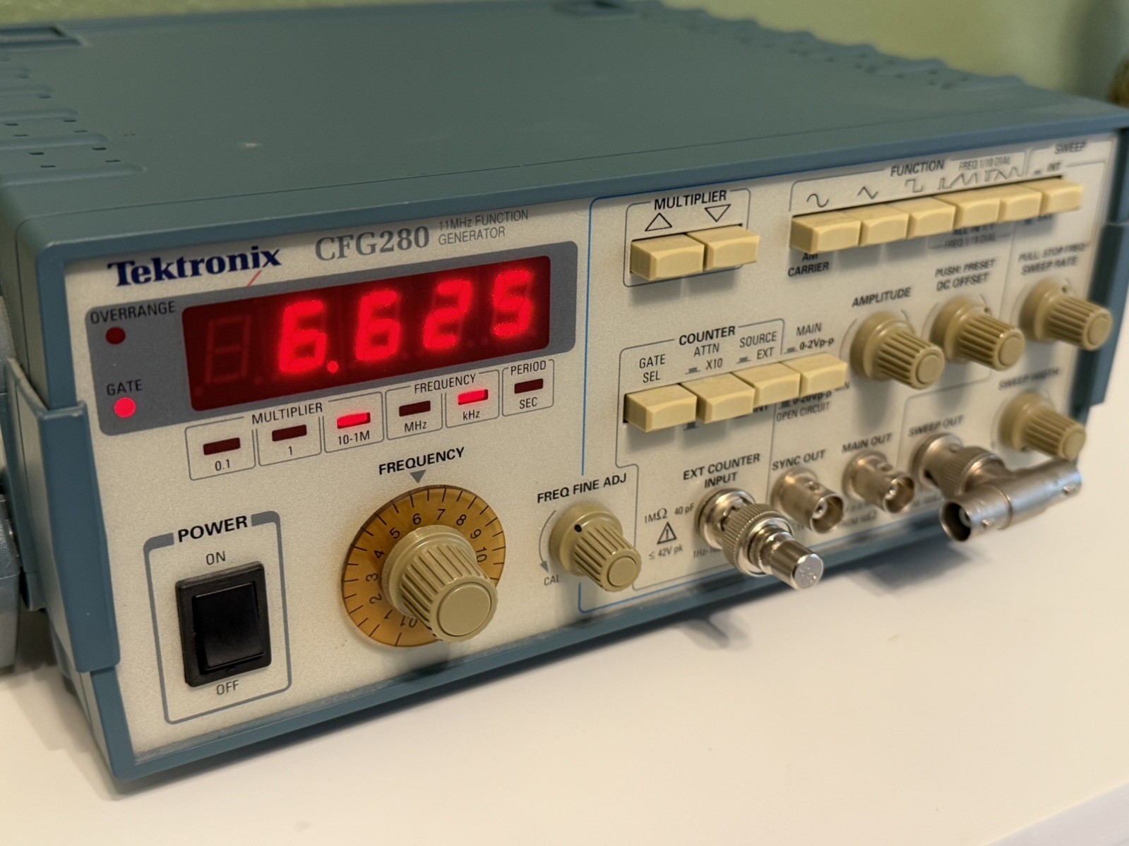 Tektronix CFG280 11MHz Function Generator