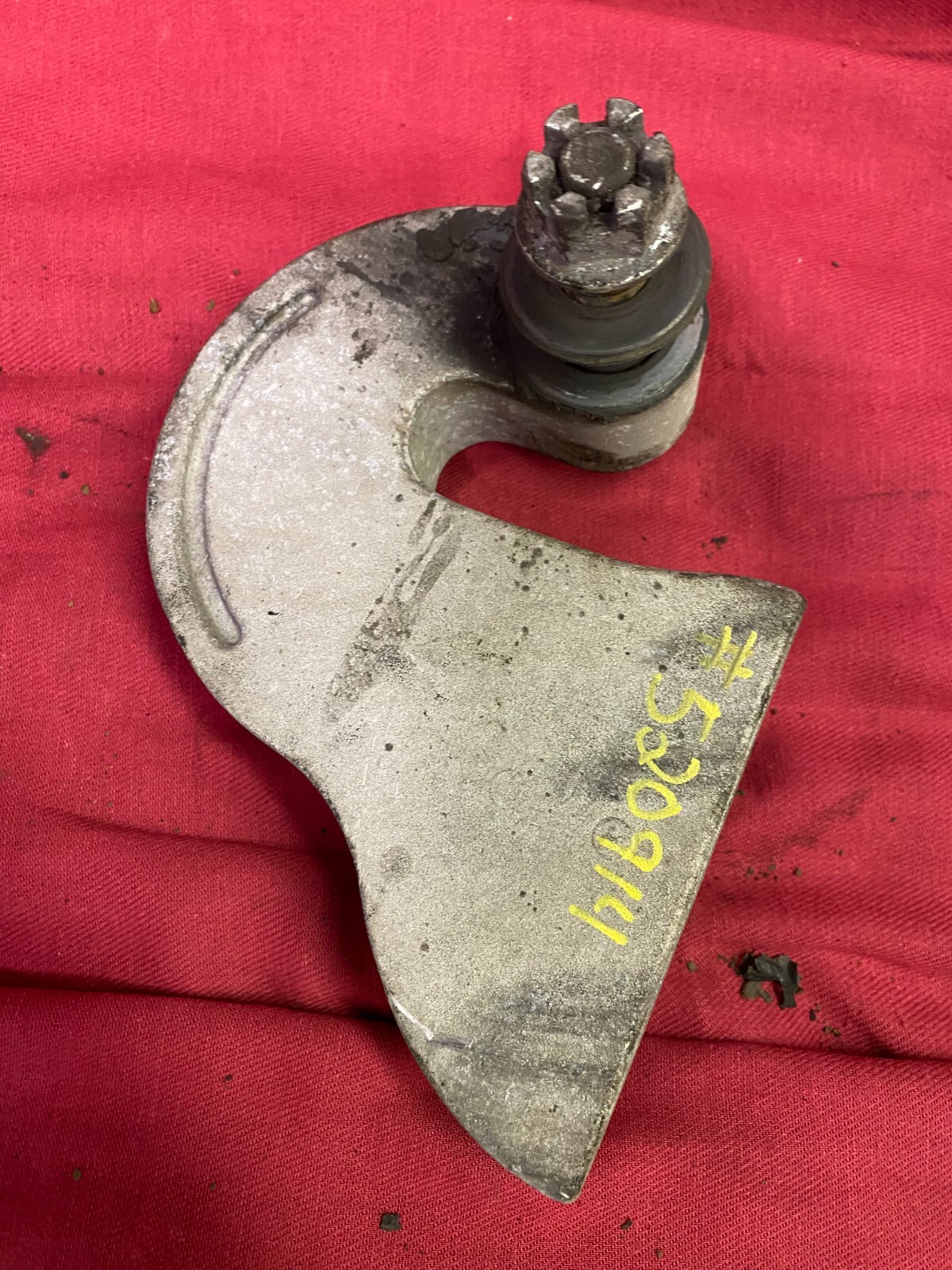 PETERBILT LOWER PIVOT HOOD HINGE 13-04708R