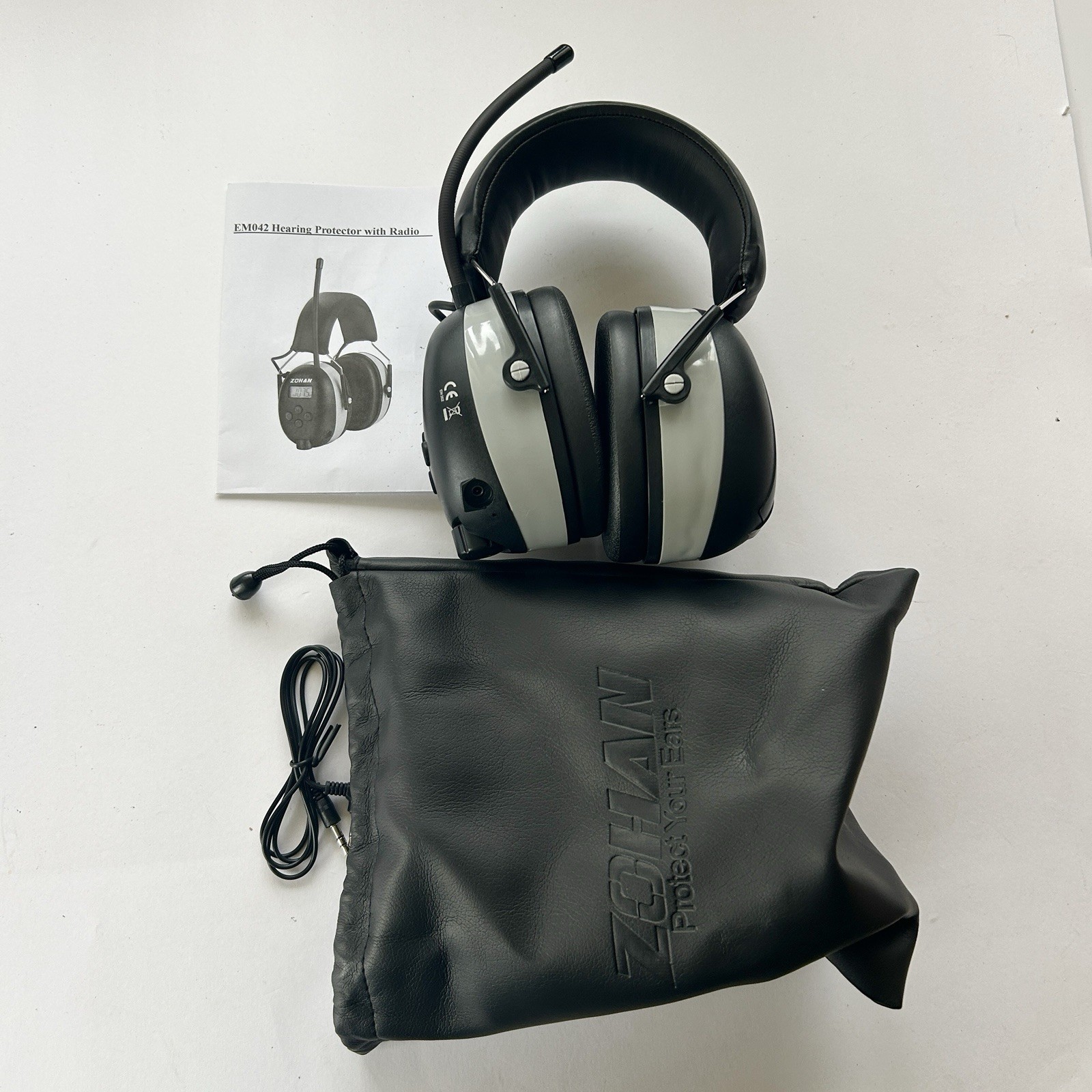 AM/FM Radio Headphones with Digital Display for Noise Reduction and Hearing