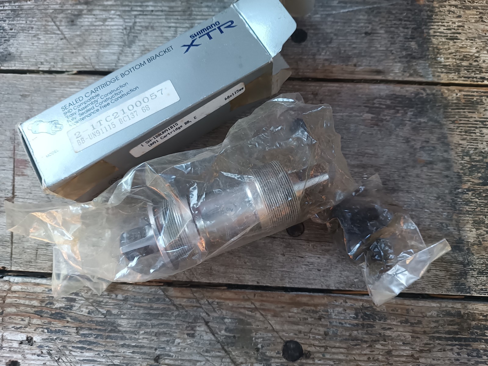 NOS NIB Shimano XTR BB-UN91 Bottom Bracket