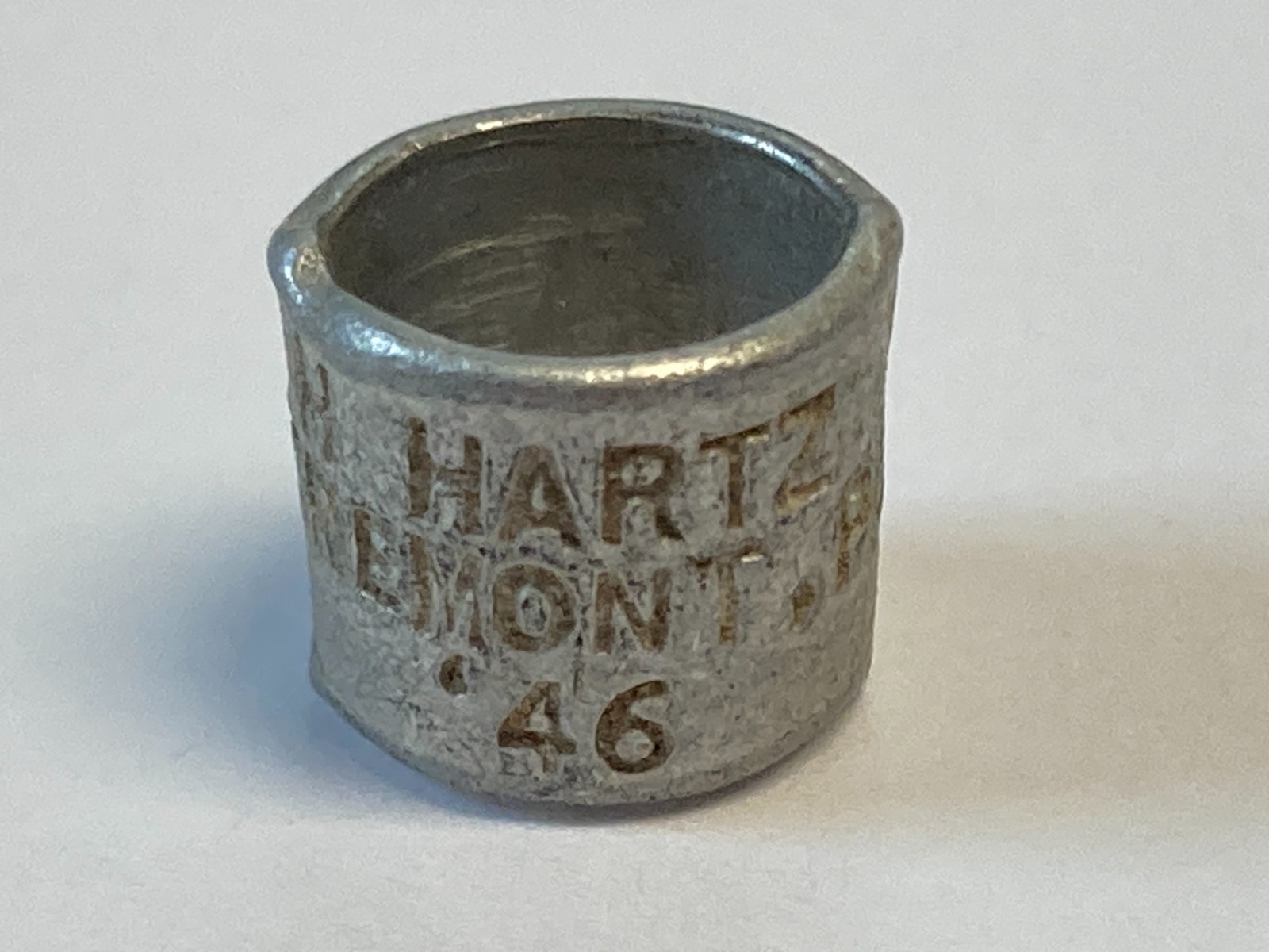 ANTIQUE  PIGEON ALUMINIUM LEG BAND 1946 H. HARTZ TREMONT PA