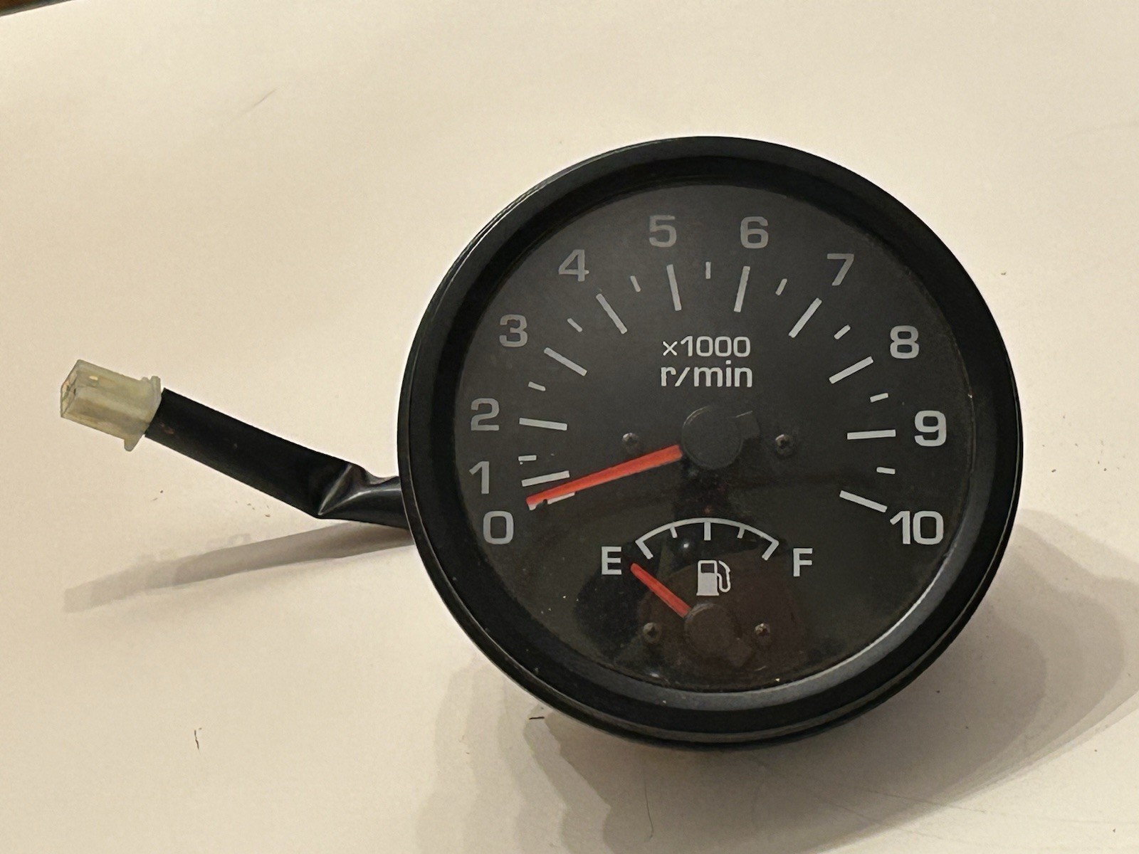 YAMAHA YA-0837-001 TACHOMETER SPEED FUEL GAUGE- SNOWMOBILE - NSM 10 5 99 JAPAN