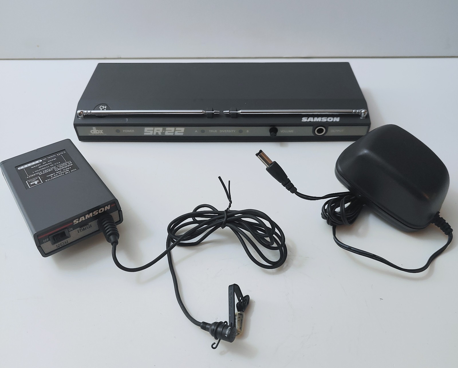 Vtg Samson SR22 VHF-FM True Diversity Receiver & ST-2 Transmitter Mic - TESTED