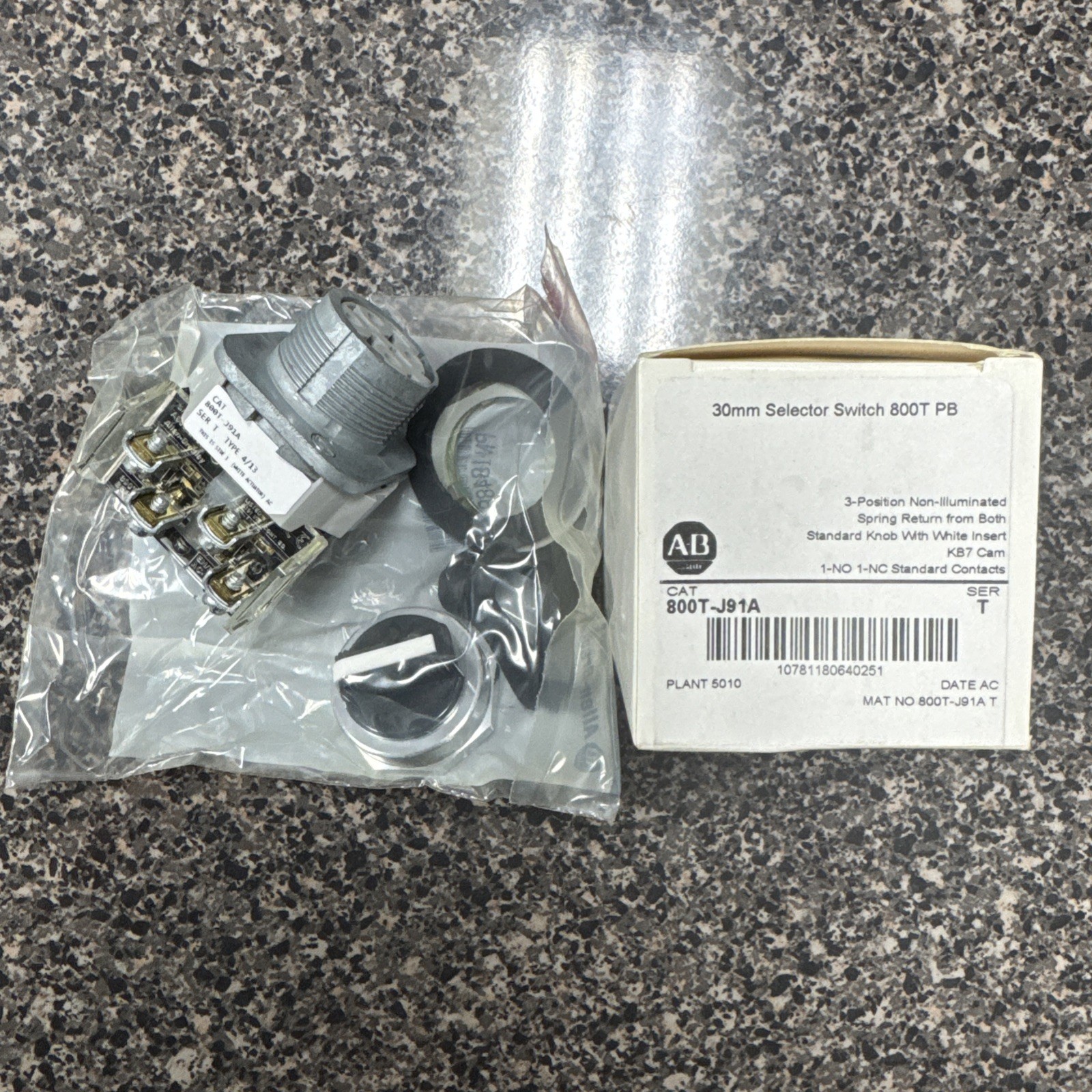 New Allen-Bradley 800T-J91A * Selector Switch, 3 Position, Non-Illuminated