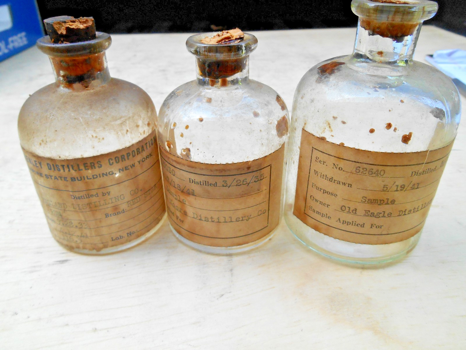 ANTIQUE LIQUOR DISTILLERY TEST SAMPLE BOTTLES 1941 TOM MOORE, OTHERS ,LOT OF 3