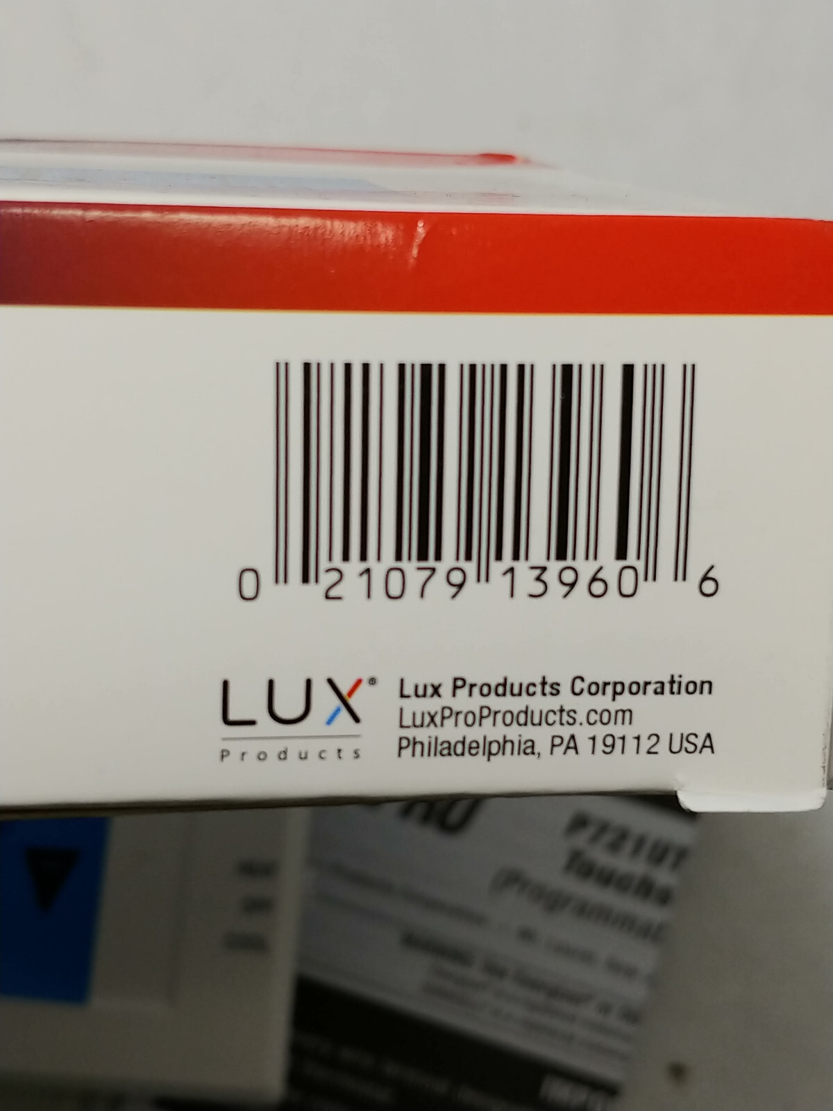 LuxPro Universal 7-Day Touchscreen Programmable or Manual Thermostat P721UT NOS