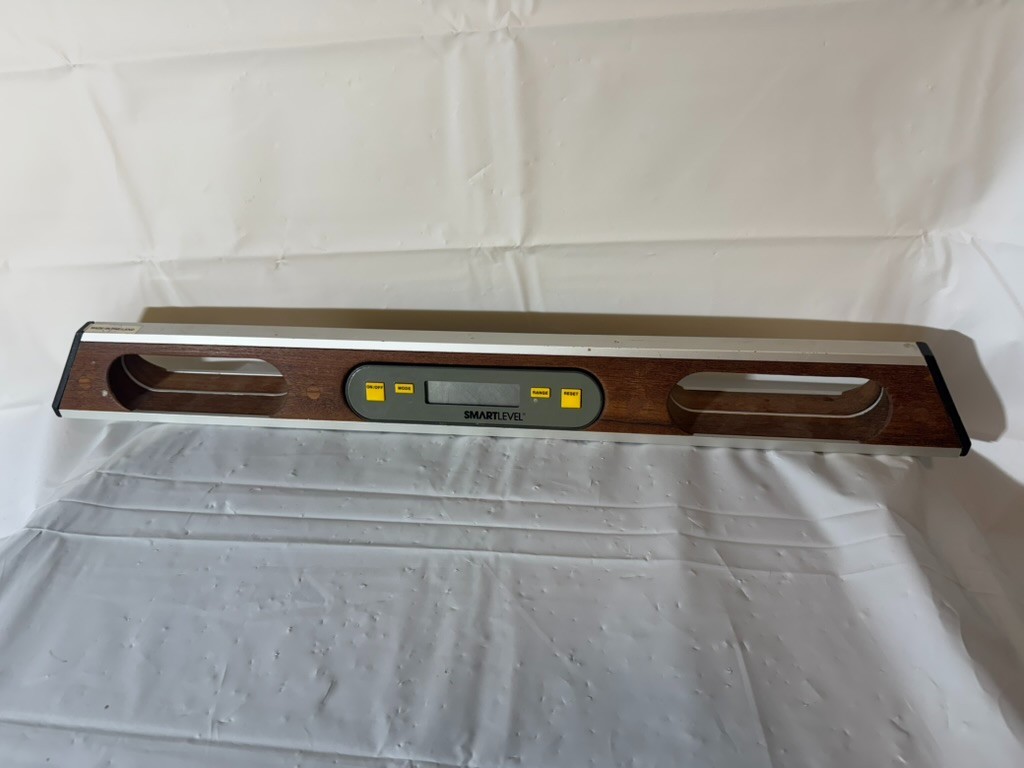 Wedge Smart Level - Digital Pro - 24” Inch - Wood-Grain