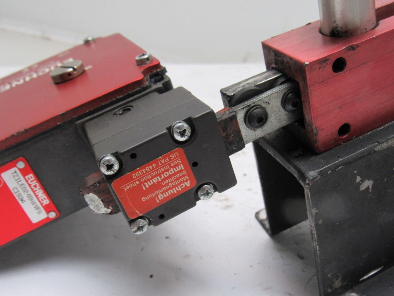 Euchner TZ1LE024BHAVFG Mechanical Release Safety Switch W/Actuator