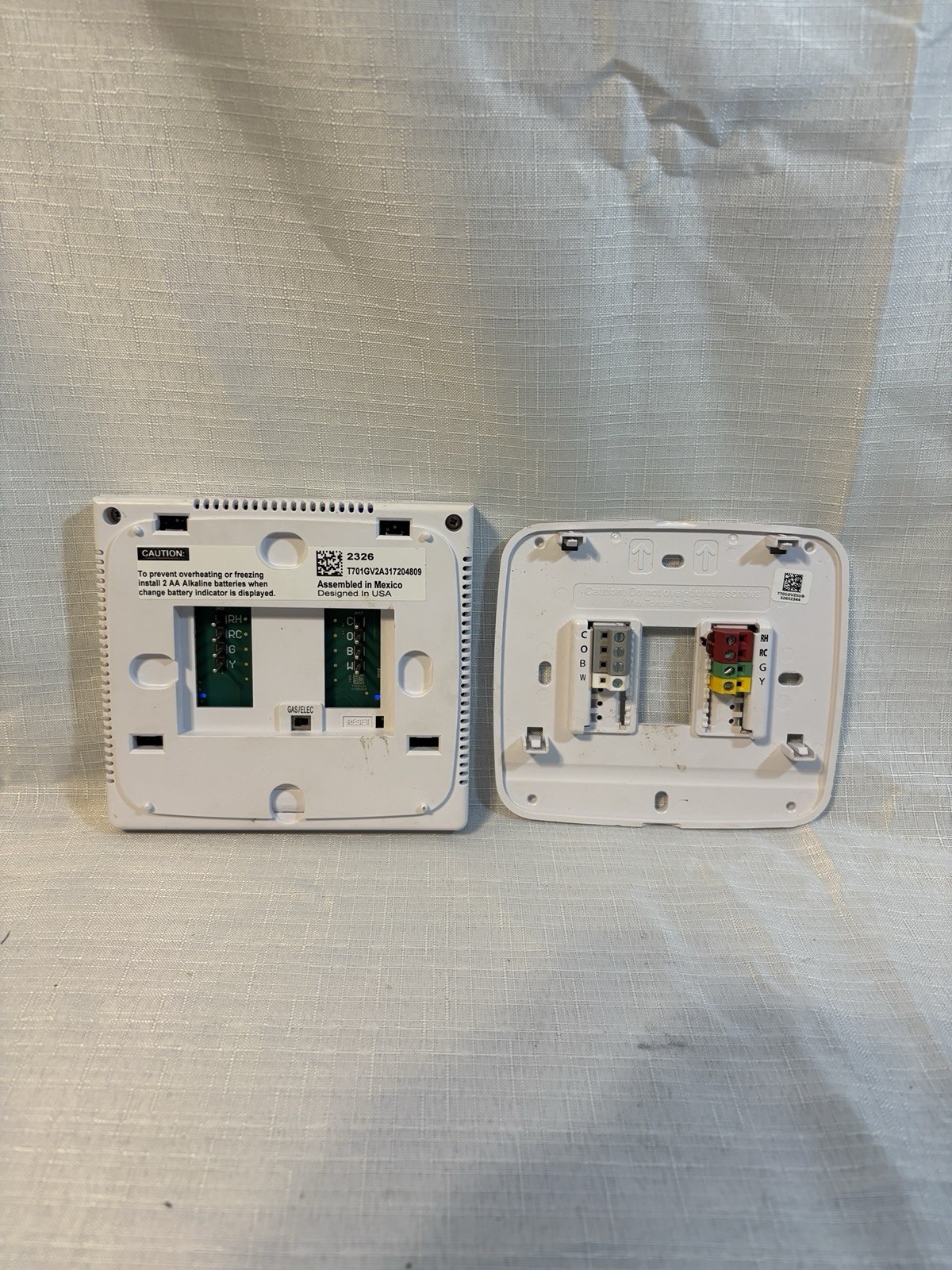 Digital Wall Electronic Non Programmable Thermostat T701 Heat/Cool
