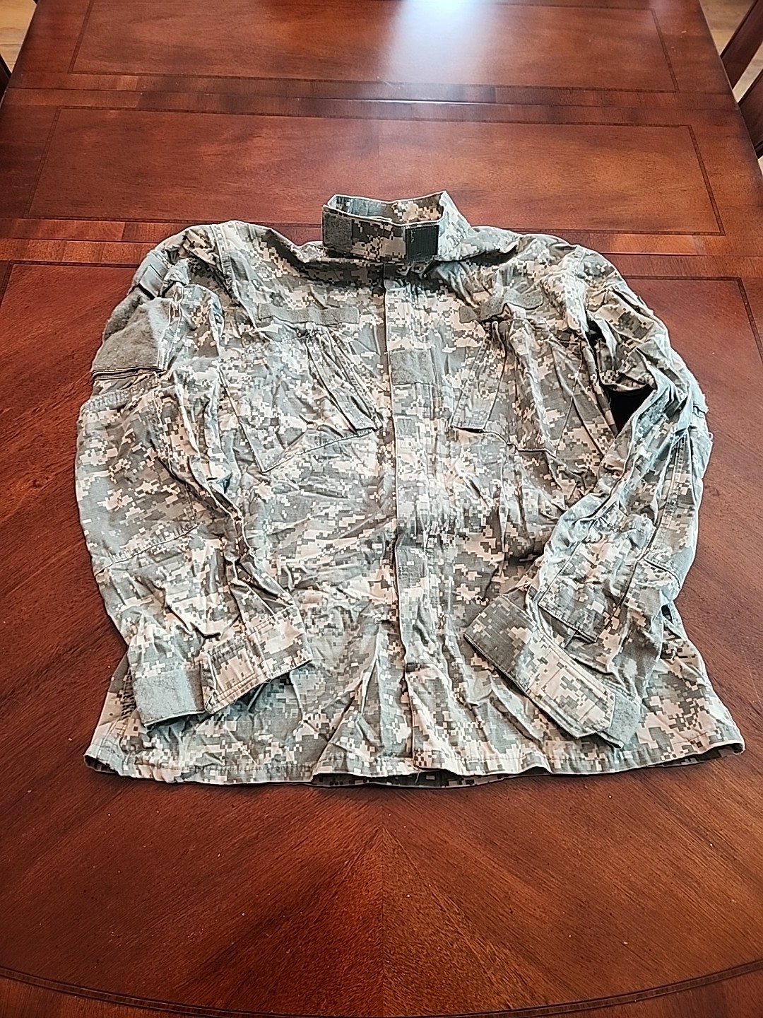 US Army ACU (Army Combat Uniform) Jacket In A Digital Camouflage Pattern. Sz. M