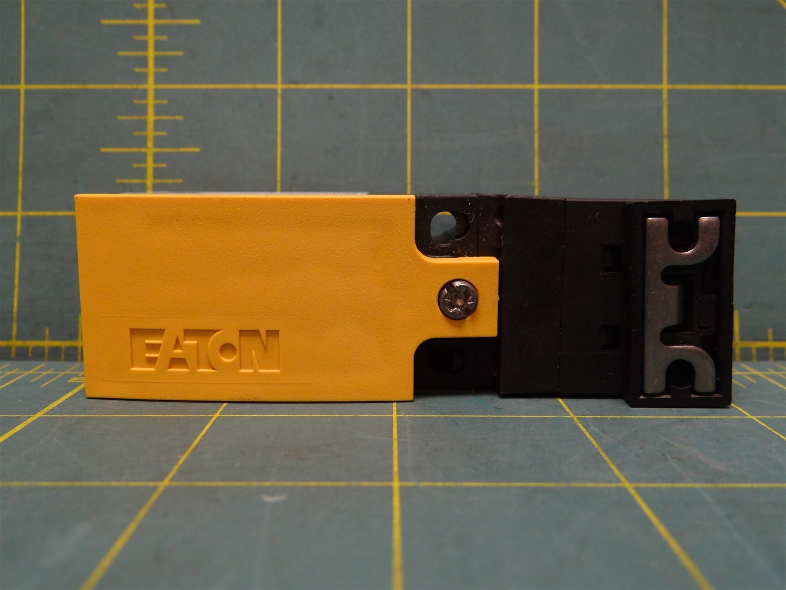 Eaton LS-11-ZB LS-Titan Miniature Limit Switch 1NO 1NC Cage Clamp Interlock Door