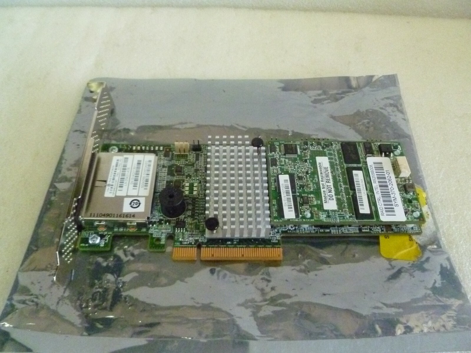 Intel RS25SB008 6Gb/s PCI-E SAS 1GB Controllers RAID Card